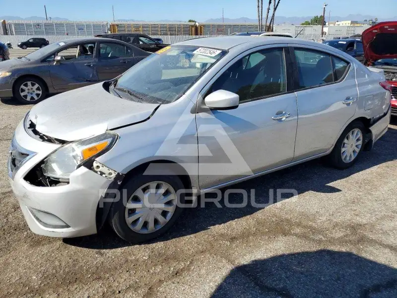 2015 Nissan VERSA photo