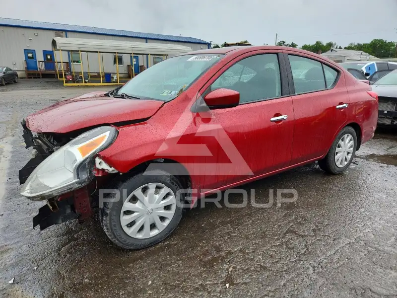 2015 Nissan VERSA photo