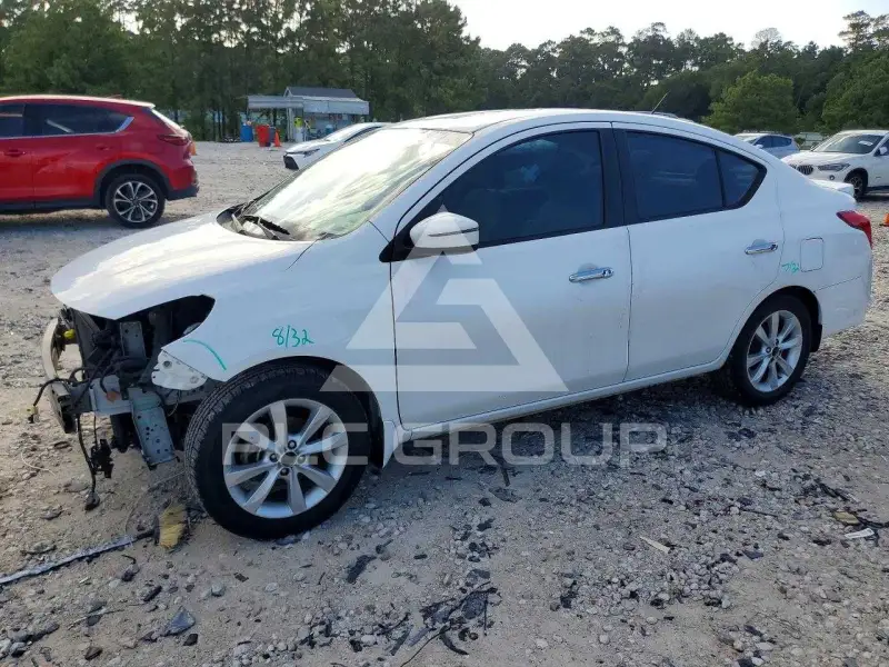 2015 Nissan VERSA фото