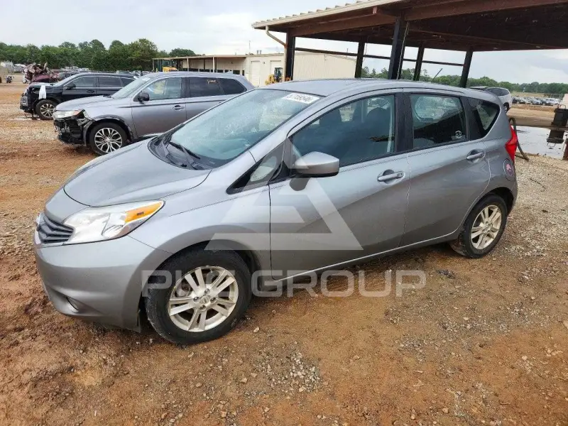 2015 Nissan VERSA фото