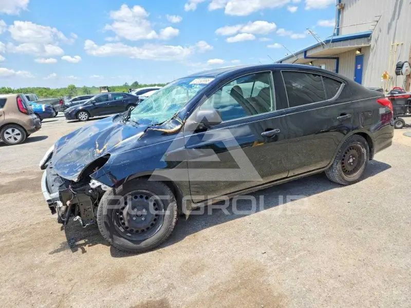 2015 Nissan VERSA photo