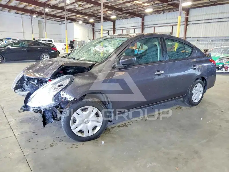 2015 Nissan VERSA фото