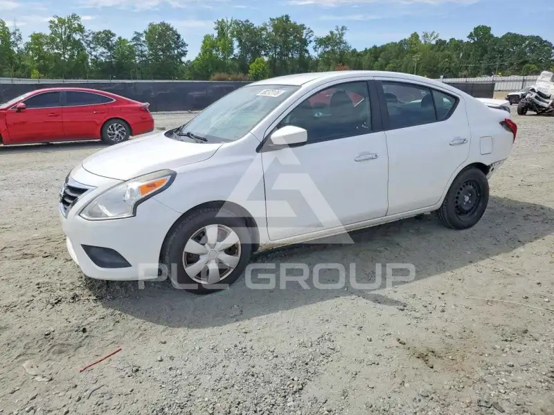 2015 Nissan VERSA photo