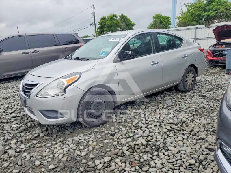 2015 Nissan VERSA photo