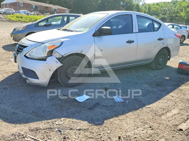 2015 Nissan VERSA фото