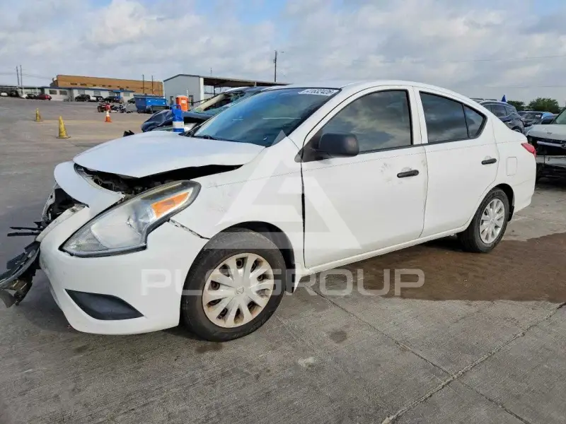 2015 Nissan VERSA photo