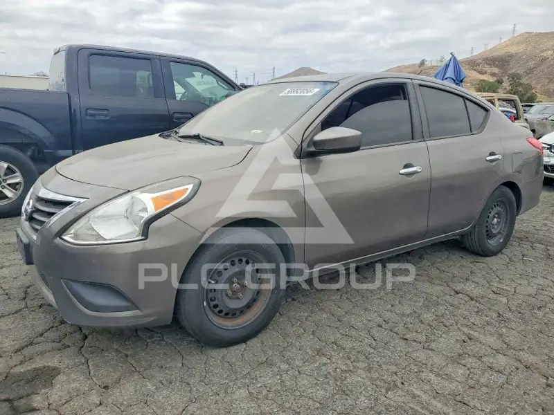 2015 Nissan VERSA фото