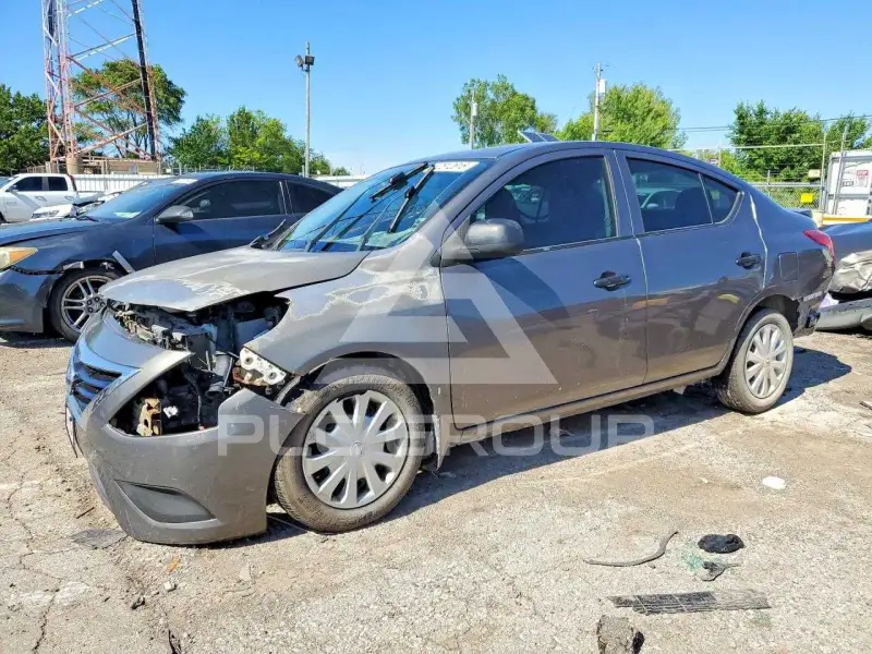 2015 Nissan VERSA photo