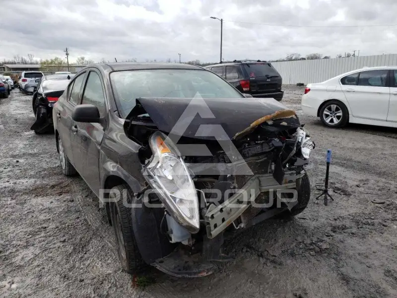 2015 Nissan VERSA фото