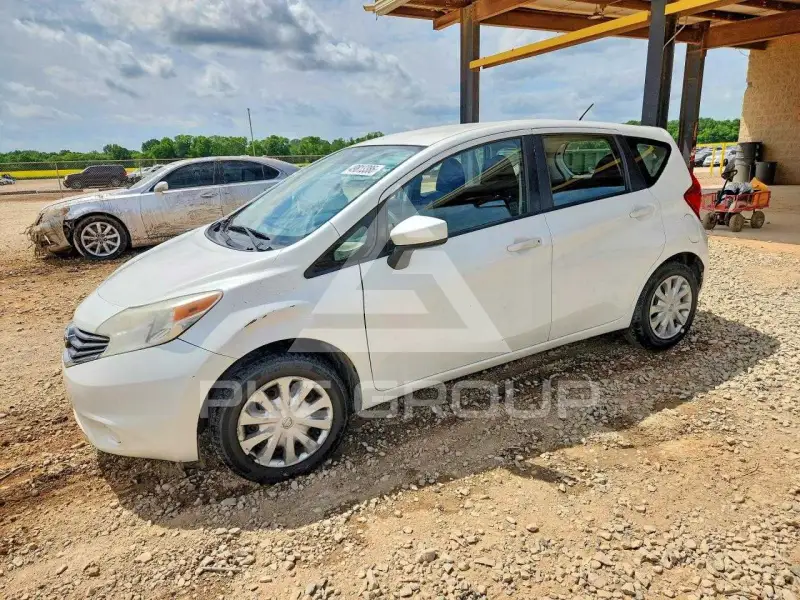 2015 Nissan VERSA фото
