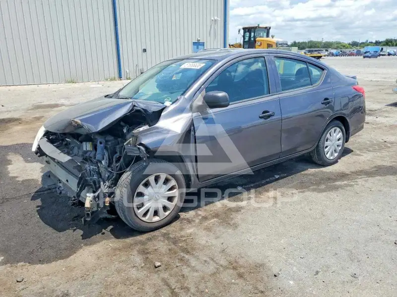 2015 Nissan VERSA фото