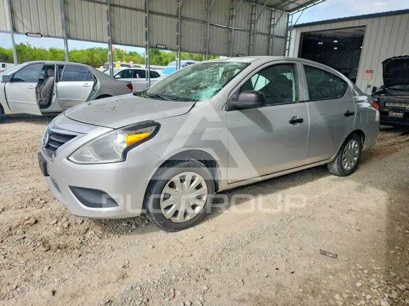 2015 Nissan VERSA photo