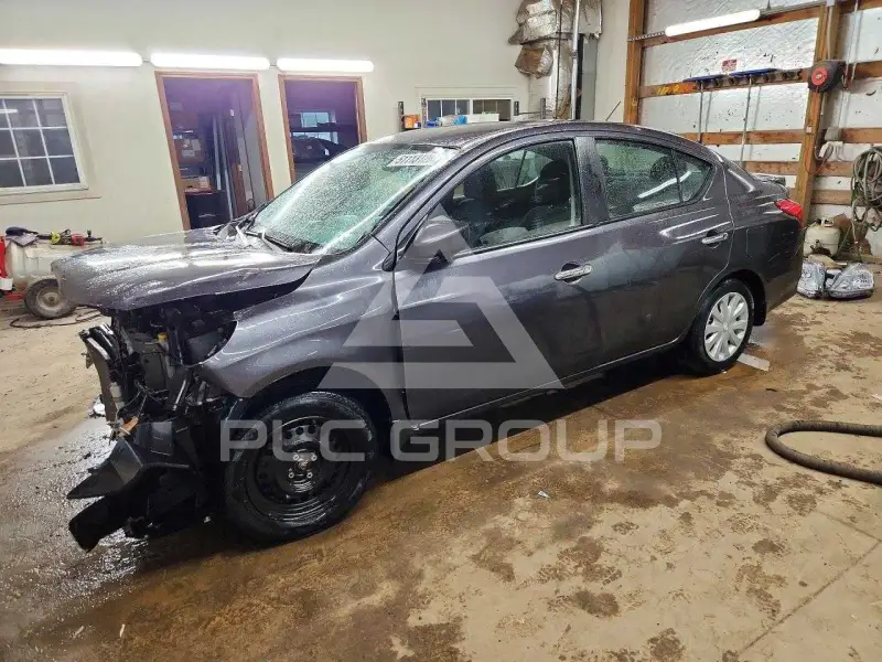 2015 Nissan VERSA фото