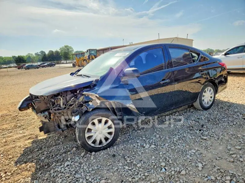 2015 Nissan VERSA фото