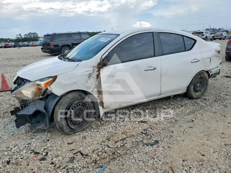 2015 Nissan VERSA фото