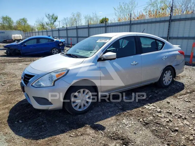 2015 Nissan VERSA photo