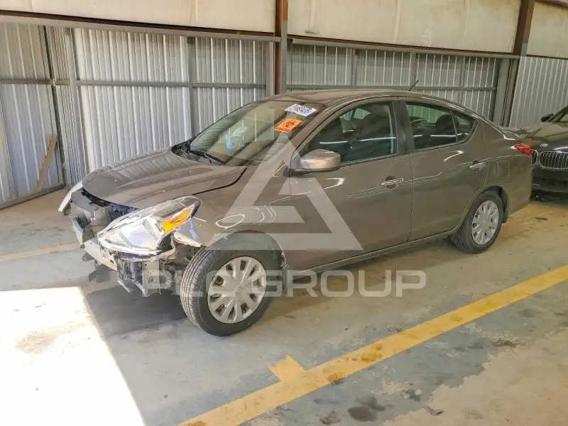 2015 Nissan VERSA photo