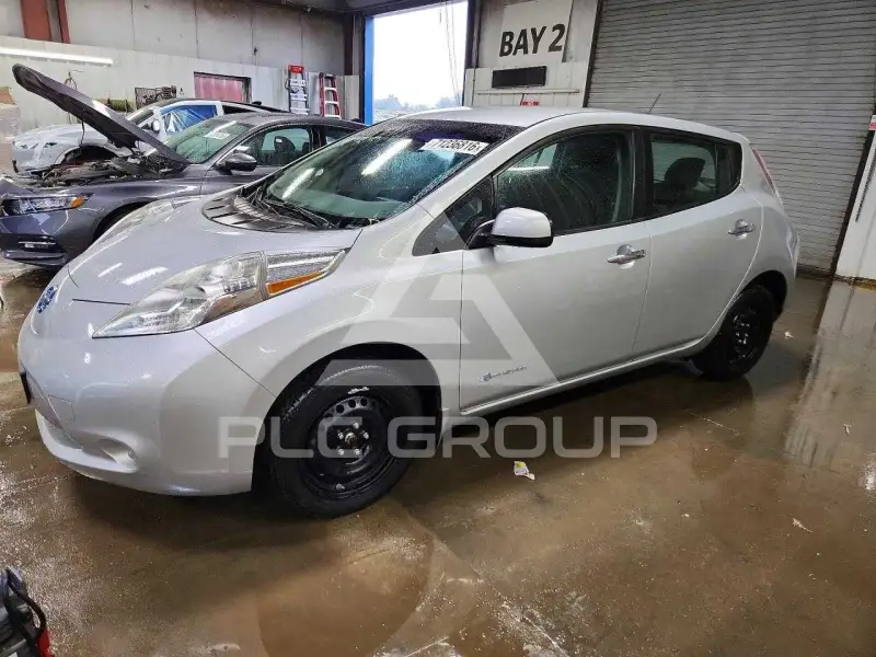 2015 Nissan LEAF фото