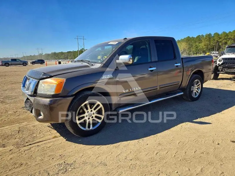 2015 Nissan TITAN фото
