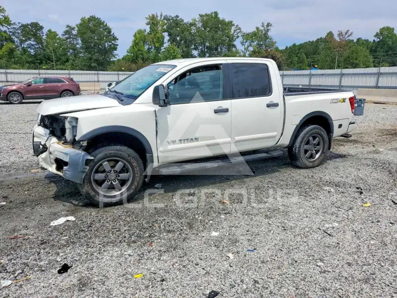 2015 Nissan TITAN фото