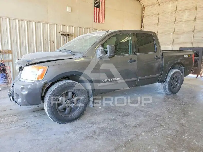 2015 Nissan TITAN photo