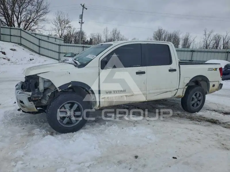 2015 Nissan TITAN фото