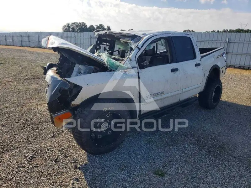 2015 Nissan TITAN photo