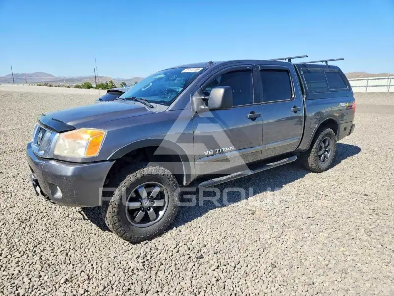 2015 Nissan TITAN фото