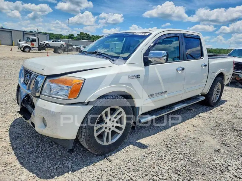 2015 Nissan TITAN фото