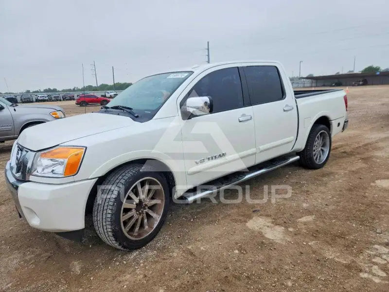 2015 Nissan TITAN фото