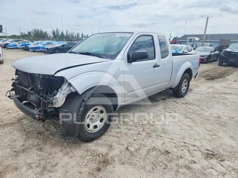 2015 Nissan FRONTIER photo