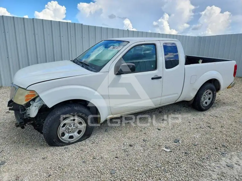 2015 Nissan FRONTIER фото