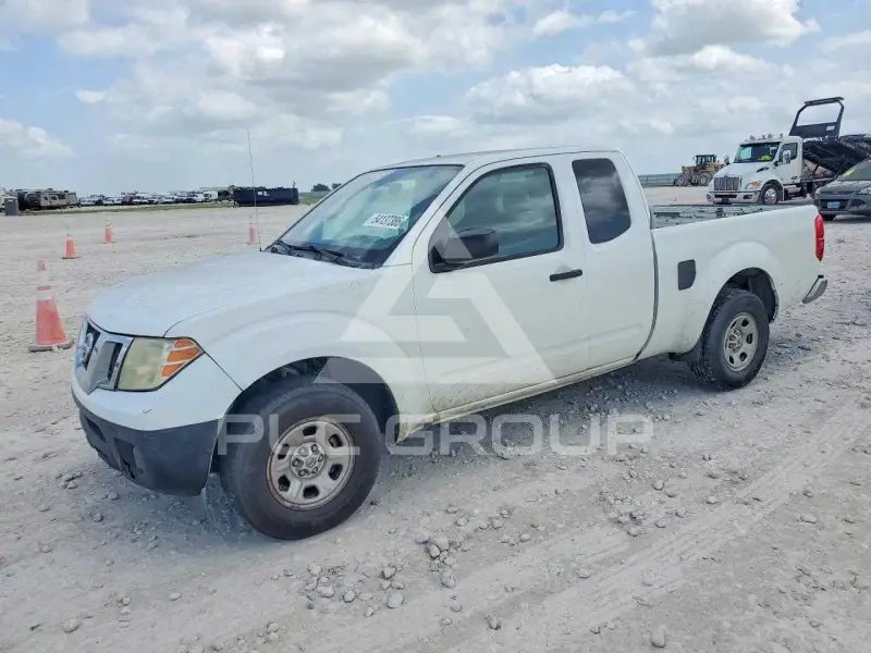 2015 Nissan FRONTIER photo