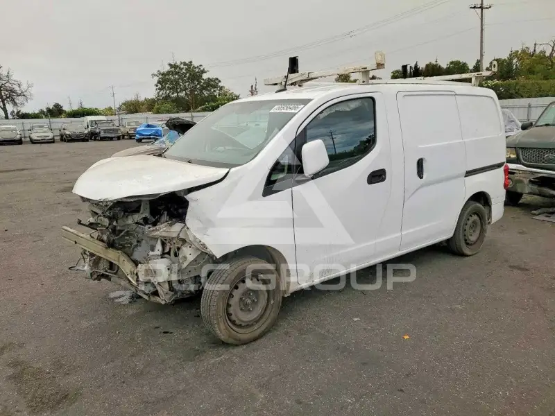 2015 Nissan NV 200 photo