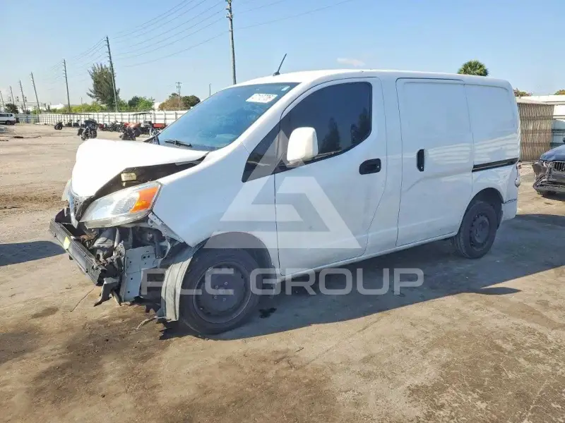 2015 Nissan NV 200 фото