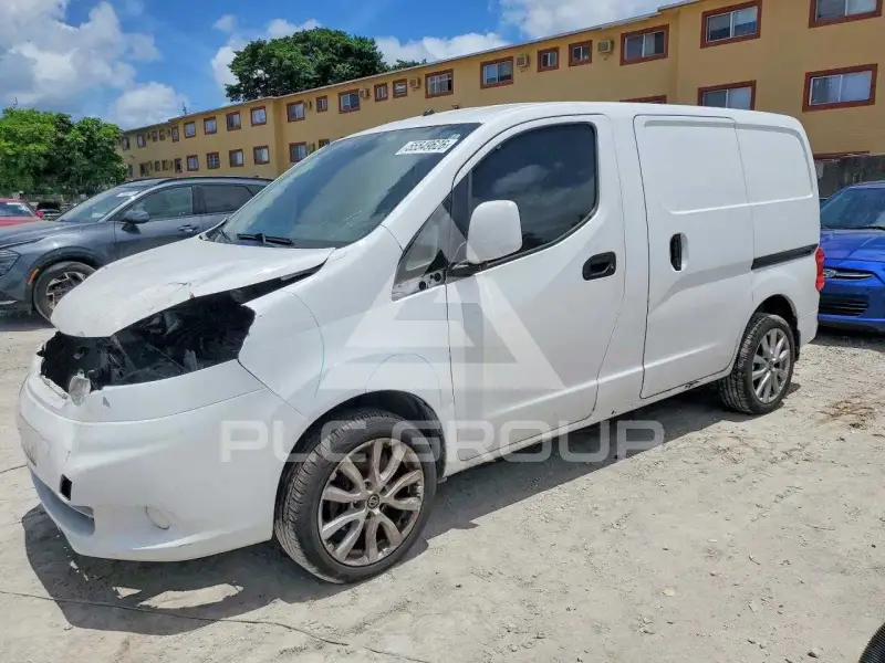 2015 Nissan NV photo