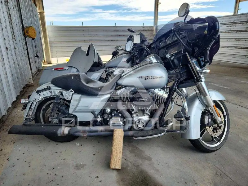 2015 Harley-Davidson FLHX фото