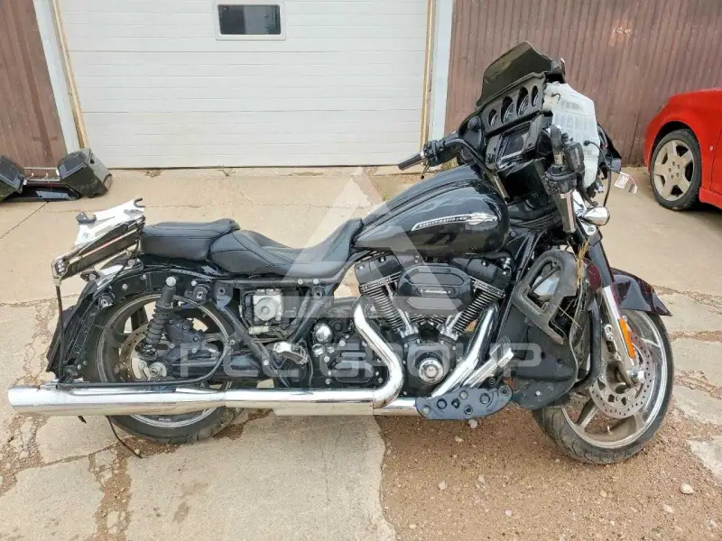 2015 Harley-Davidson FL photo
