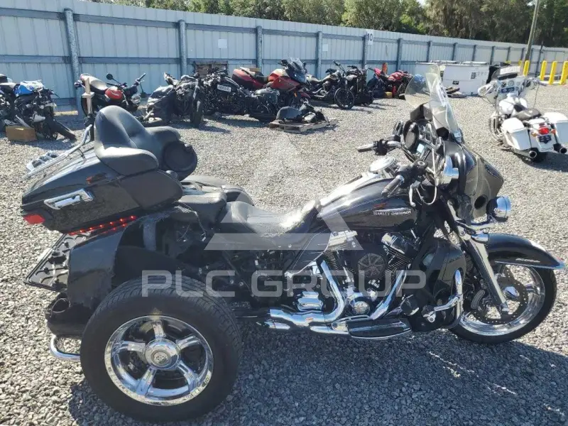 2015 Harley-Davidson FL photo