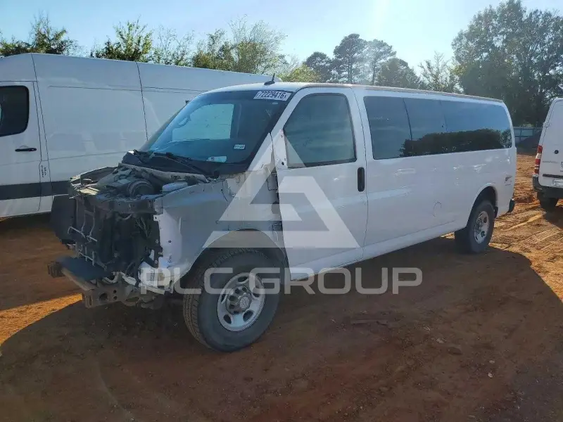 2015 Chevrolet Express photo