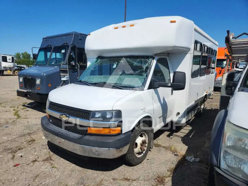 2015 Chevrolet Express photo