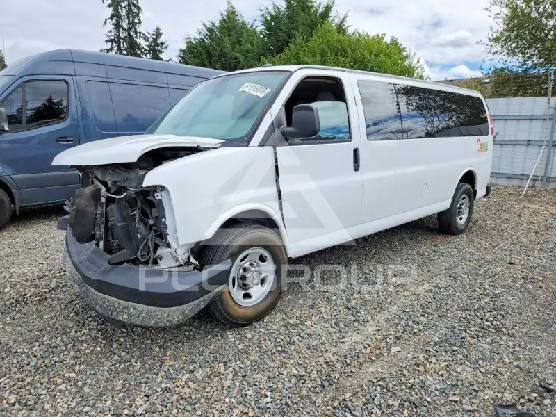 2015 Chevrolet Express фото