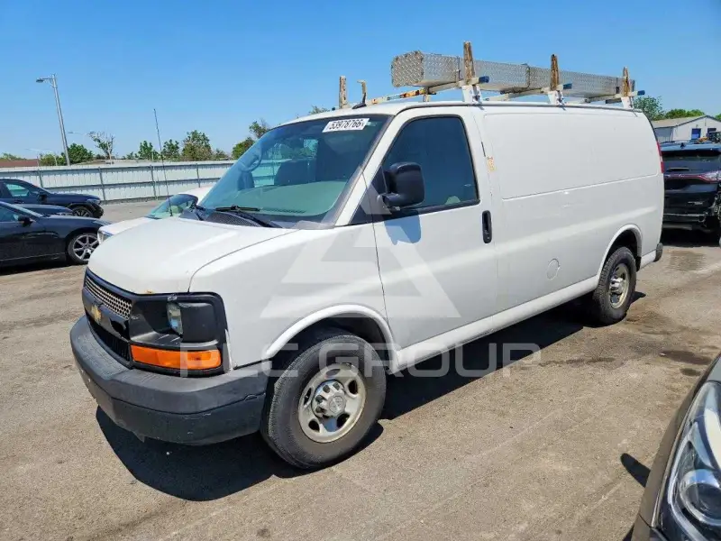 2015 Chevrolet Express photo