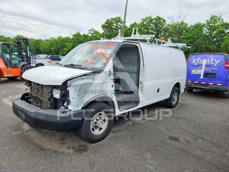 2015 Chevrolet Express photo