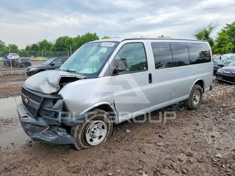2015 Chevrolet Express photo