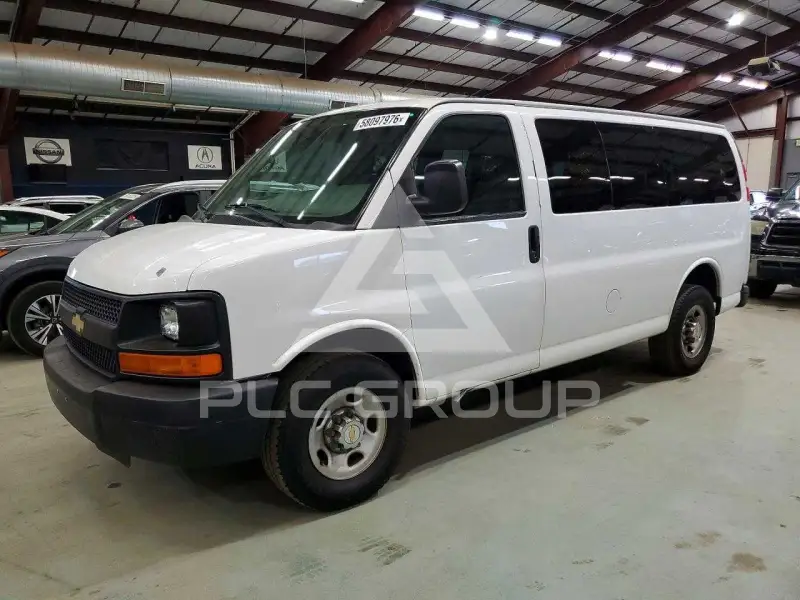 2015 Chevrolet Express photo