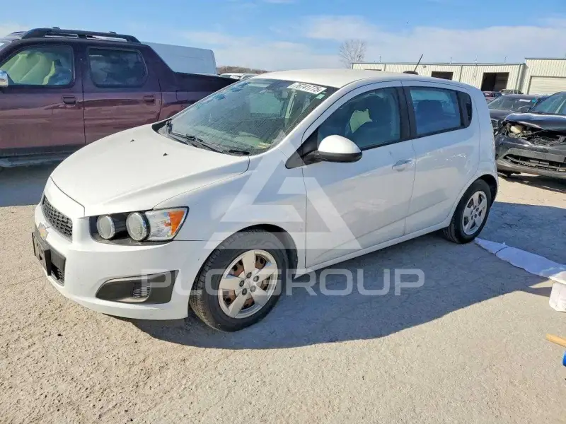 2015 Chevrolet Sonic фото