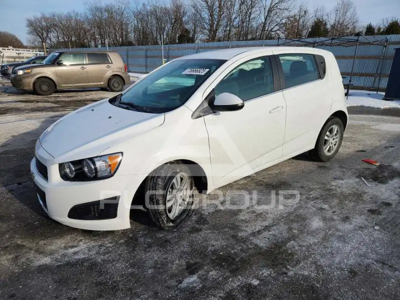 2015 Chevrolet Sonic фото