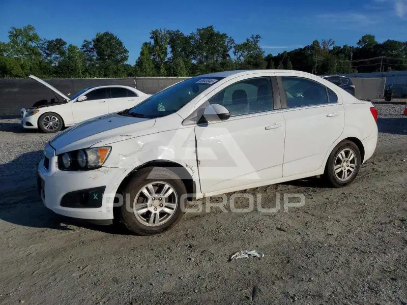 2015 Chevrolet Sonic фото