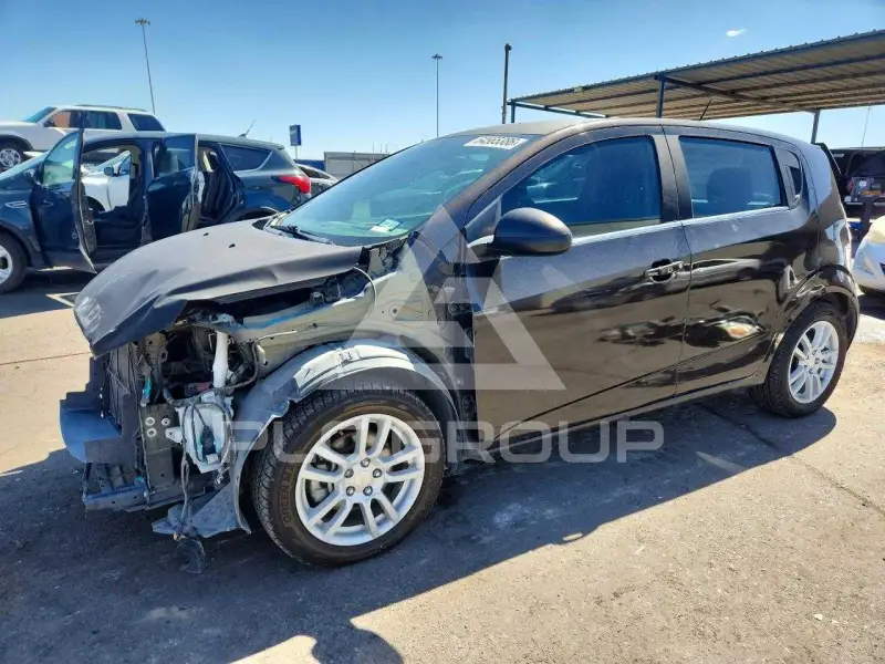 2015 Chevrolet Sonic фото